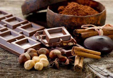 Il cacao ed il suo derivato: la Cioccolata, il dono degli Dei che ci fa vivere felici e contenti. Il cacao ed il suo derivato: la Cioccolata, il dono degli Dei che ci fa vivere felici e contenti.